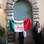 La bandiera della Repubblica Romana davanti all'albergo Cesàri