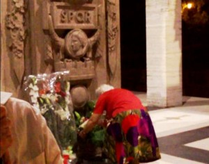 L'omaggio dei fiori all'Ara dei Caduti